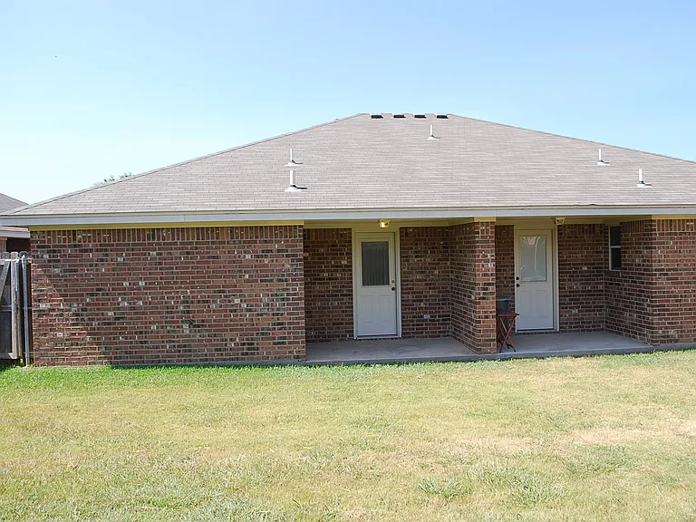 939 Maplewood St — Photo 13