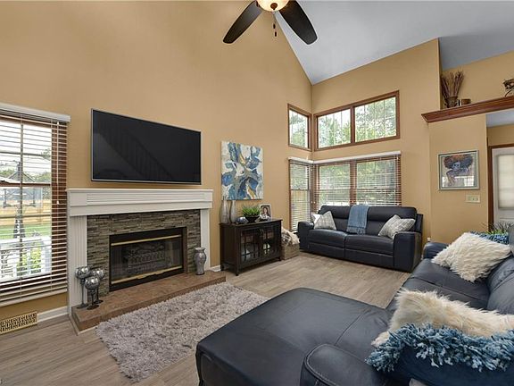 2nd image of 303 Loyola Dr