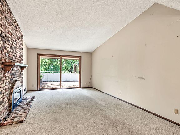 5th image of 10275 Scarborough Rd