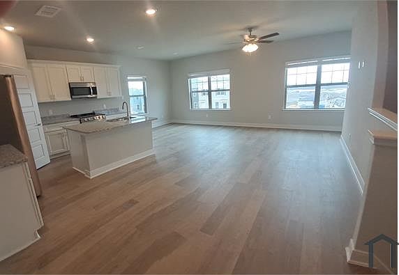 1st image of 7134 Magnolia Crk #201