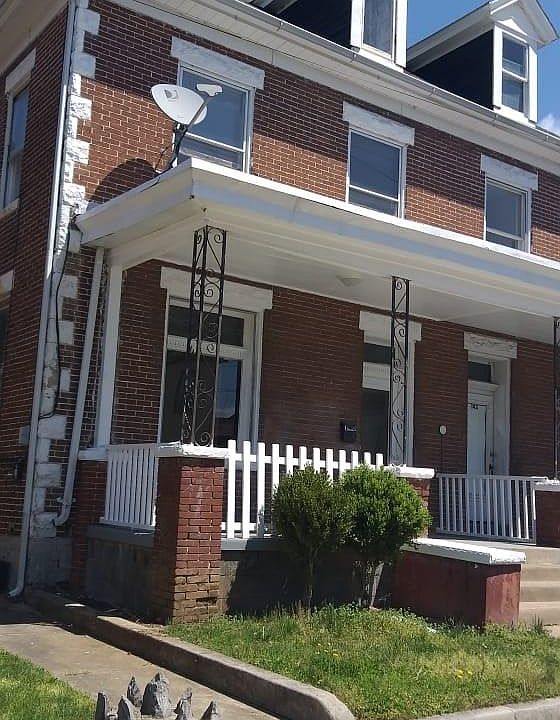 1st image of 140 E North Ave