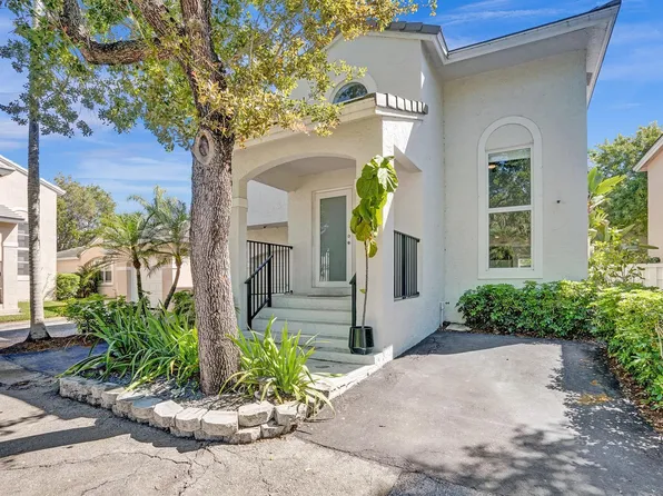 9841 NW 9th Ct, Plantation, FL 33324