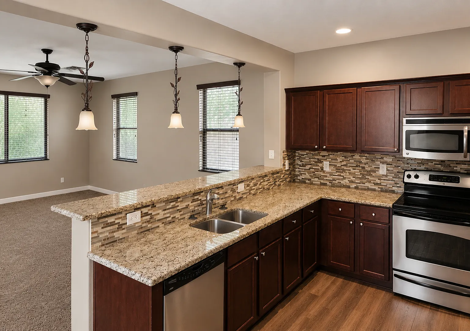Beautiful 3-Bedroom Home in Power Ranch! — Photo 2