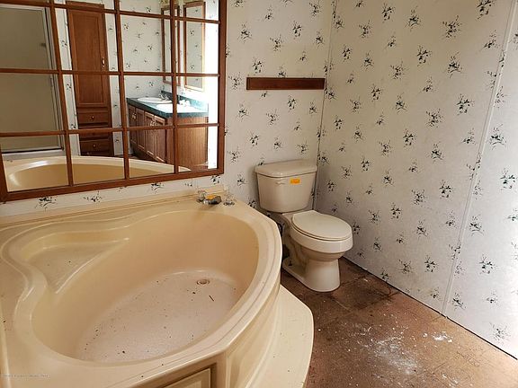 4th image of 3071 S Edgar Rd
