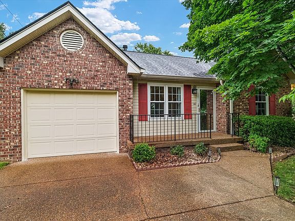 3rd image of 913 Fallview Trl