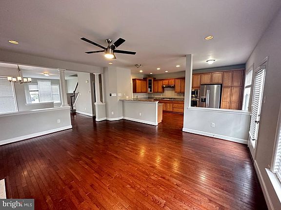 4th image of 105 New Market Ct