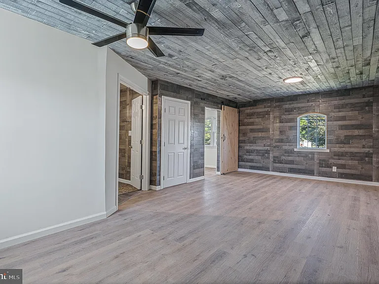 312 N Hammonds Ferry Rd — Photo 27