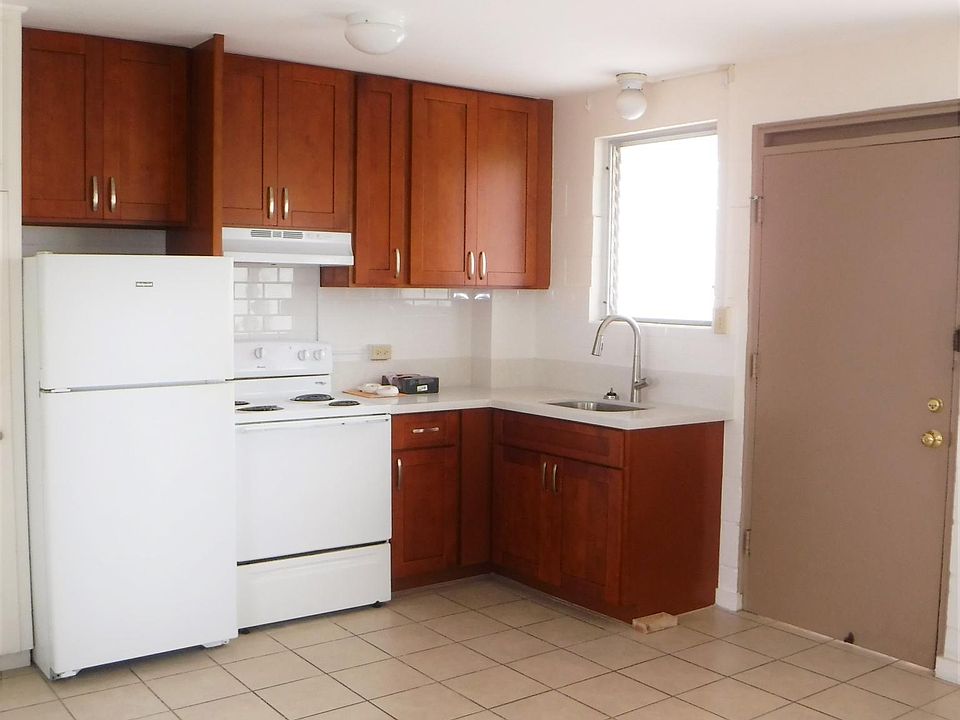 1st image of 825 University Ave