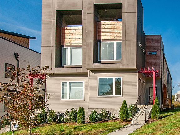 2 Level Attached Townhome