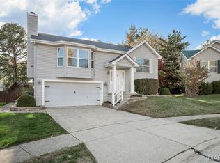 4 Rustling Leaves Ct, Saint Charles, MO 63303