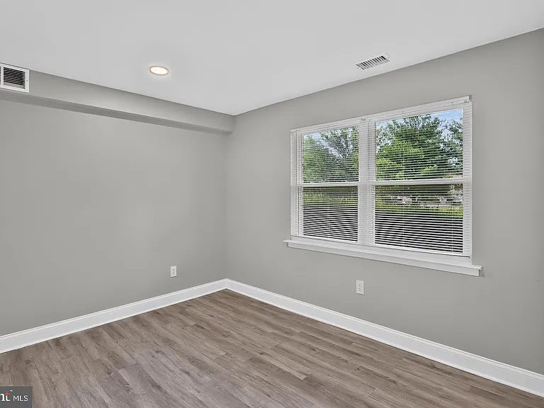 1807 Silver Ct — Photo 9