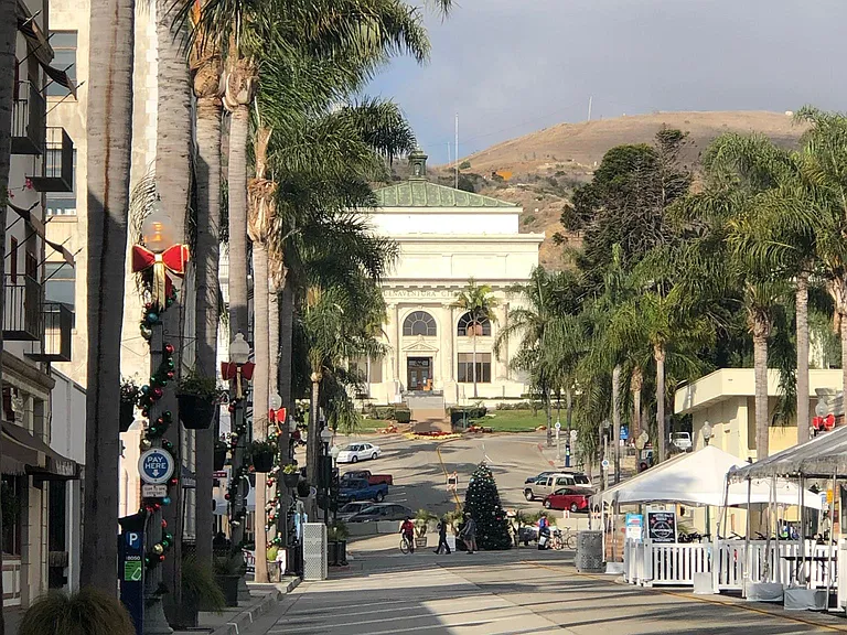 Walk to downtown Ventura