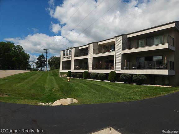 2nd image of 3995 River Rd APT 16