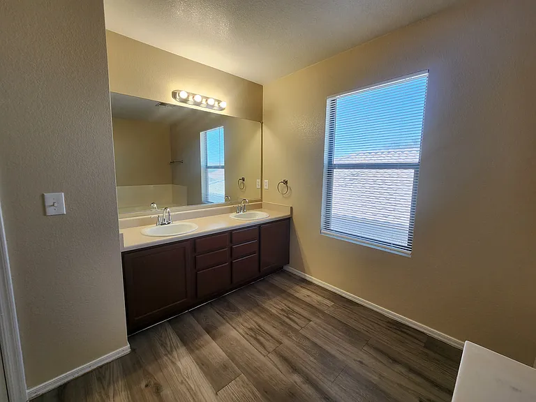 5931 W Albeniz Pl — Photo 14