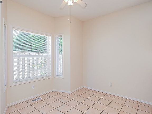 5th image of 1403 NE Edgefield St