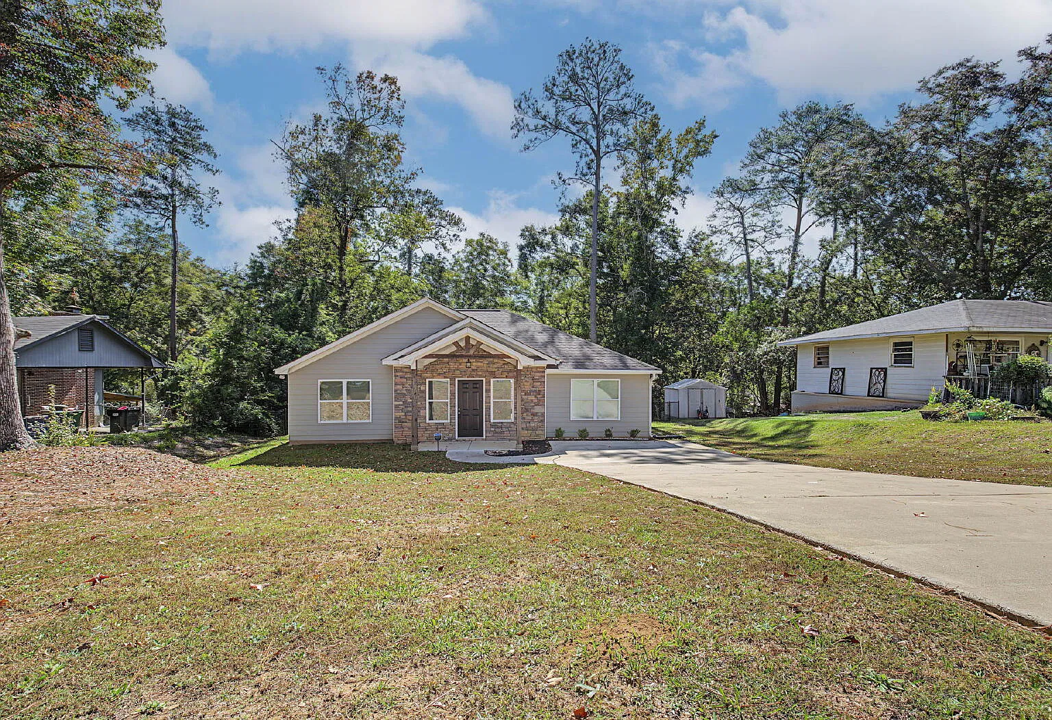 3 bed, 2.0 bath, $1,800 — Photo 2