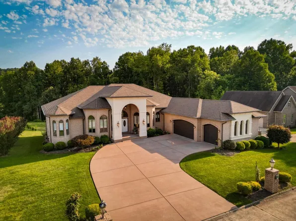 10 Fox Pointe Dr, Milton, WV 25541