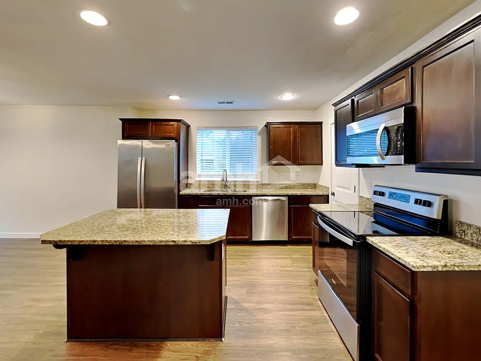 5 bed, 2.5 bath, 2302 sqft, $3,245 — Photo 3