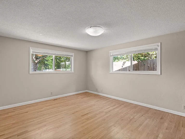 2041 Hybiscus St — Photo 10