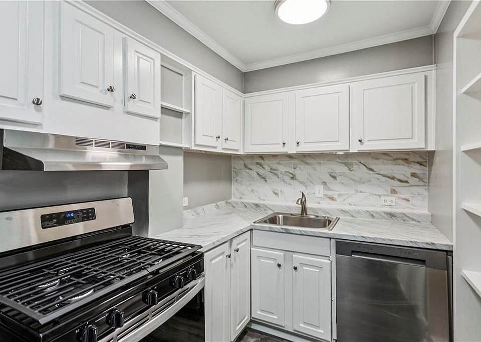 1st image of 2285 Peachtree Rd NE Unit 404