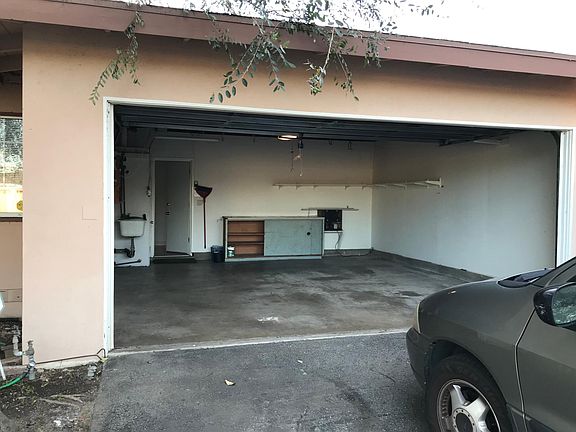 5th image of 429 El Dorado St