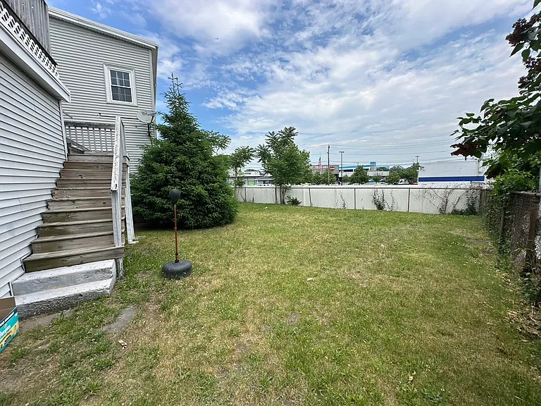 491 Lynn St #1 — Photo 17