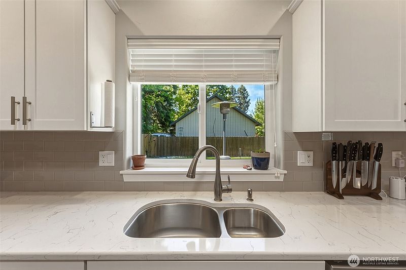 5th image of 724 Juniper Street