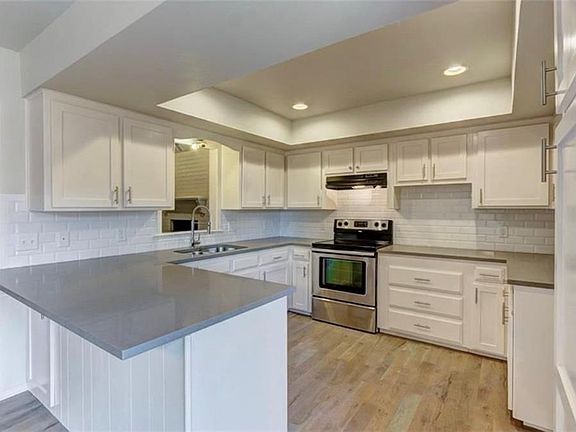 2nd image of 12400 Whispering Hollow Dr