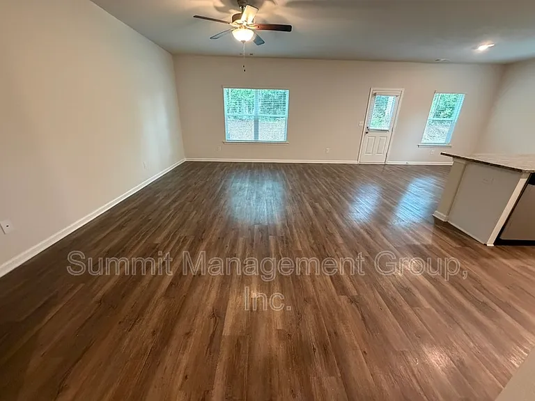 219 Limestone Cir — Photo 2