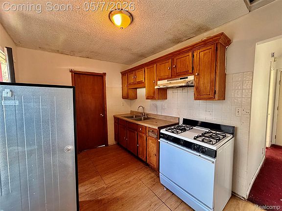 5th image of 8308 Continental Ave