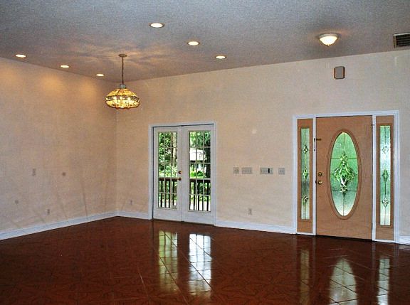 5th image of 180 Bluff Dr