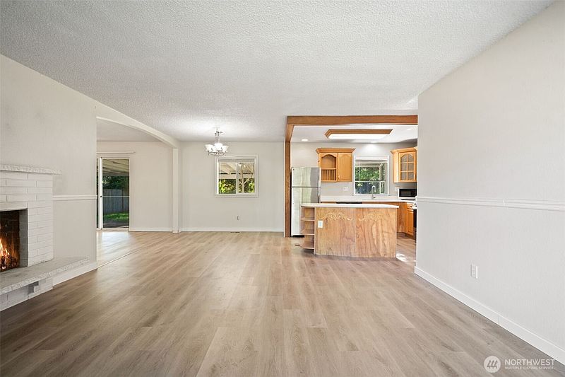 3rd image of 4202 79th Avenue W