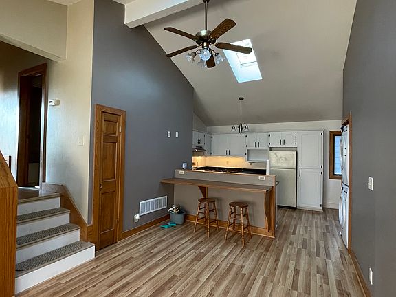 4th image of 2030 N Cambridge Ave