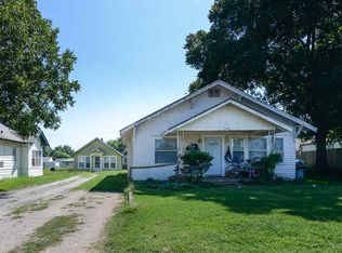 1210 Ivanhoe St, Perry, OK 73077