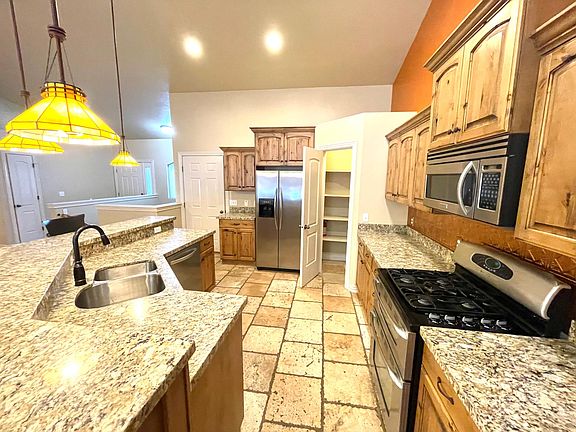 3rd image of 14438 S Helena Rose Dr