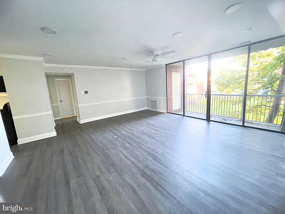 3rd image of 724 Quince Orchard Blvd APT 101