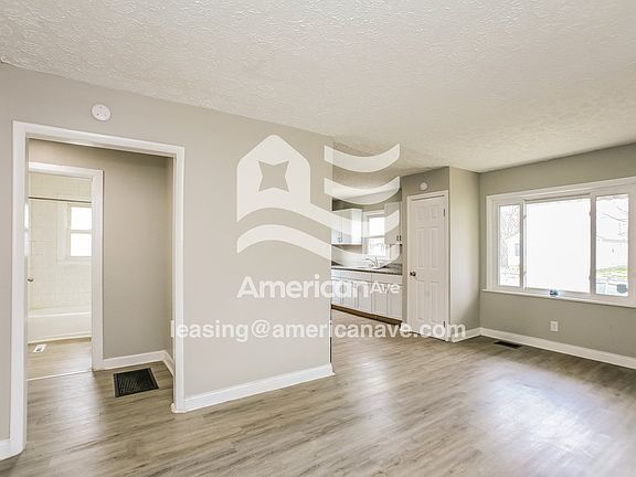 777035_004_living_room_13653050.jpg
