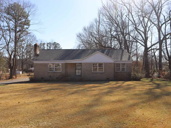 1033 E Poplar Ave, Selmer, TN 38375