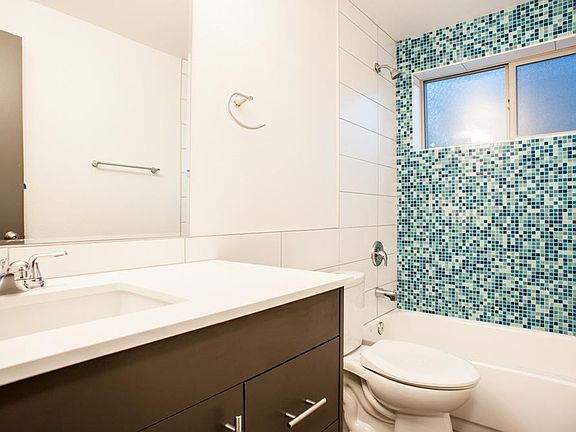 3rd image of 2122 E Jefferson St #17674627