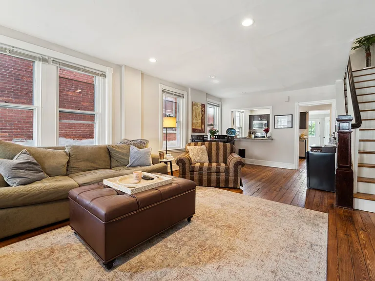 222 N New St — Photo 3