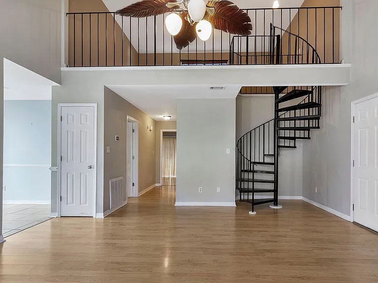 9 Forest Breeze Ct — Photo 5