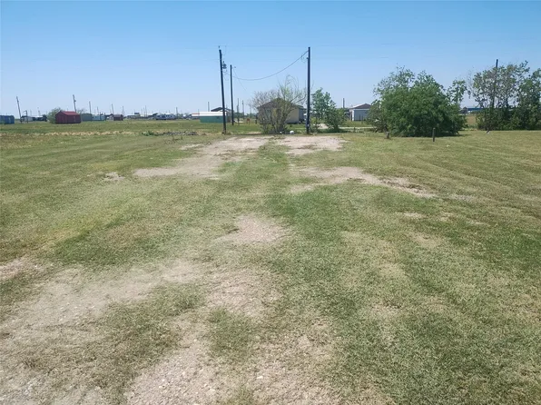 292 Haddock Dr, Palacios, TX 77465