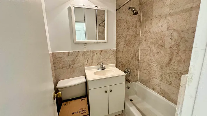 Rented by HOLTON REAL ESTATE INC. | media 21