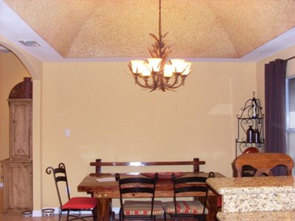5th image of 2619 Stacey St