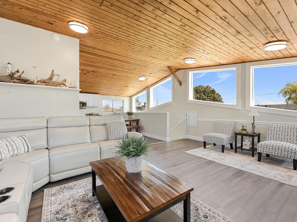 Living room, lounge, and the bay views