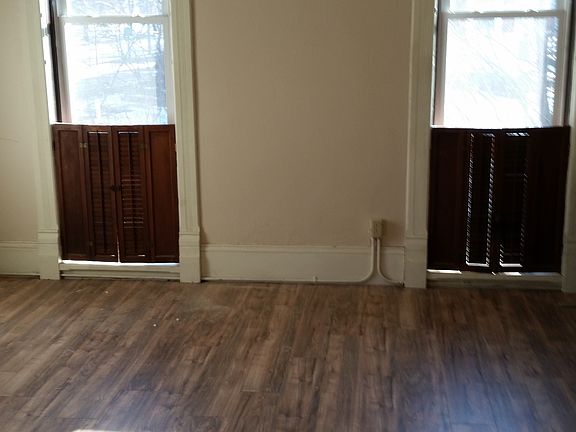 5th image of 513 S Court St APT B