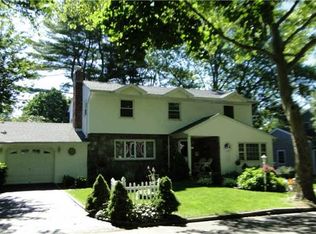 30 Munson Ct, Melville, NY 11747