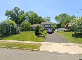 796 W Bristol Rd, Warminster, PA 18974