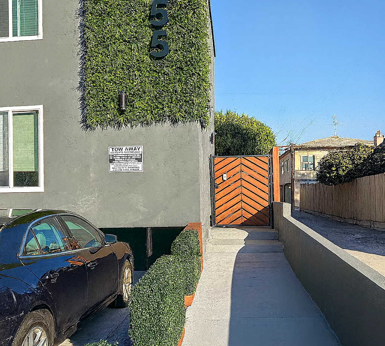 One Month Free Ac, Renovated, Sun-Filled & Walkable Normal Heights Apartment — Photo 3
