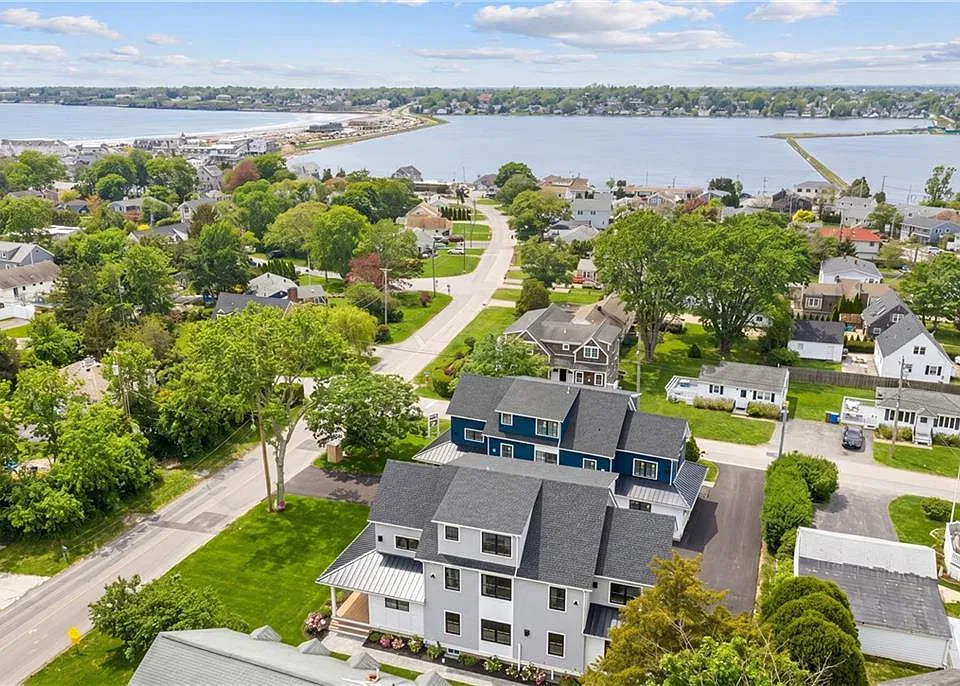 118 Newport Ave